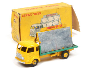 Lot 184 - DINKY TOYS (FRANCE) (1)