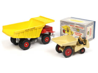 Lot 302 - DINKY TOYS (GB) (2)