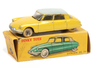 Lot 186 - DINKY TOYS (FRANCE) (1)