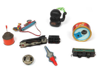 Lot 82 - DIVERS (9)