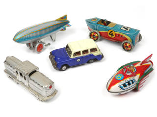 Lot 81 - DIVERS (5)