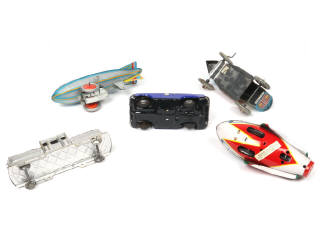 Lot 81 - DIVERS (5)