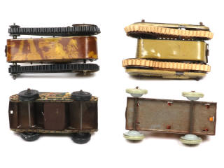 Lot 103 - DIVERS (4)