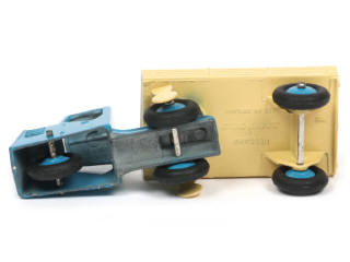 Lot 685 - DINKY TOYS (GB) (1)