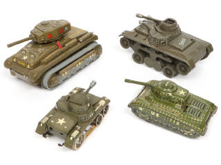 Lot 313 - DIVERS (4)