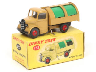 Lot 693 - DINKY TOYS (GB) (1)