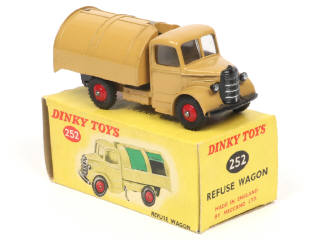 Lot 693 - DINKY TOYS (GB) (1)