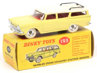 Lot 671 - DINKY TOYS (GB) (1)