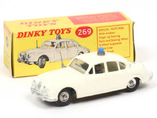 Lot 679 - DINKY TOYS (GB) (1)