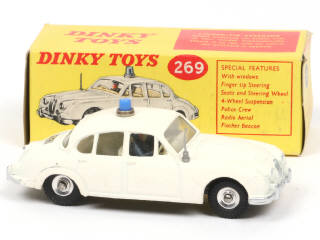 Lot 679 - DINKY TOYS (GB) (1)