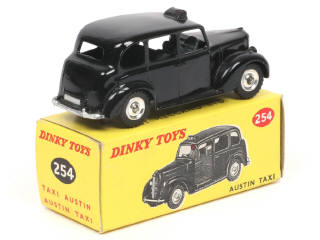Lot 675 - DINKY TOYS (GB) (1)