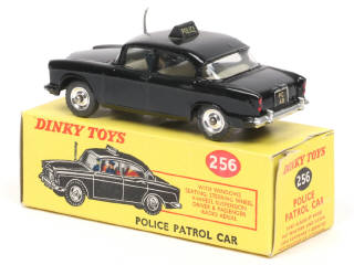 Lot 677 - DINKY TOYS (GB) (1)