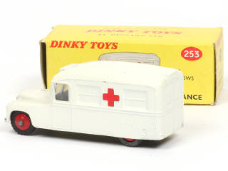 Lot 681 - DINKY TOYS (GB) (1)