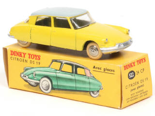 Lot 602 - DINKY TOYS (FRANCE) (1)