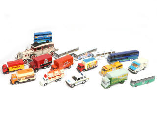 Lot 212 - DIVERS (17)