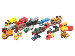 Lot 213 - DIVERS (18)