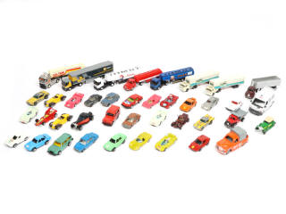 Lot 324 - DIVERS (40)