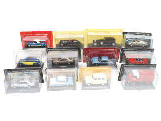 Lot 241 - DIVERS (12)