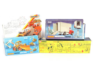 Lot 227 - DIVERS (4)