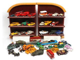 Lot 222 - DIVERS (39)