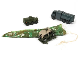Lot 268 - DINKY TOYS (GB) (3)
