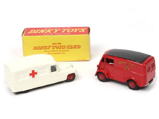 Lot 266 - DINKY TOYS (GB) (2)