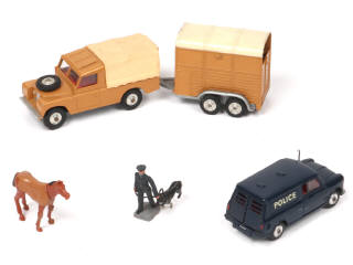 Lot 256 - CORGI TOYS (GB) (6)