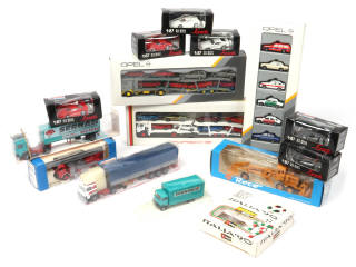 Lot 172 - DIVERS (HO) (36)