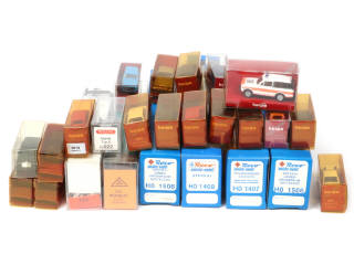 Lot 165 - DIVERS (HO) (27)