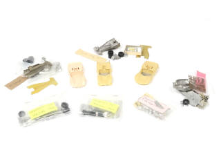 Lot 132 - DIVERS (6)