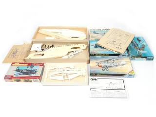 Lot 120 - DIVERS (8)