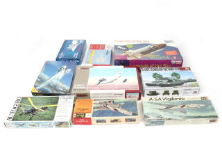 Lot 121 - DIVERS (9)