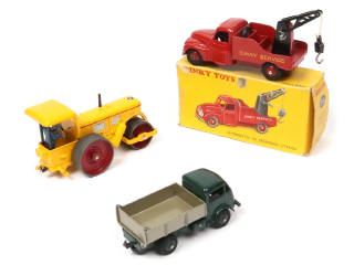 Lot 245 - DINKY TOYS (FRANCE) (3)