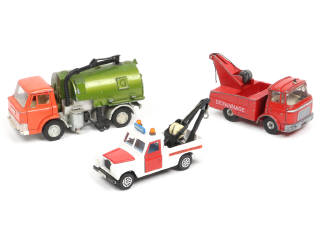 Lot 338 - DINKY TOYS (GB) (3)