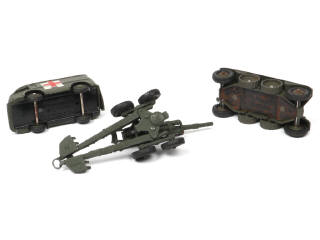 Lot 313 - DINKY TOYS (FRANCE) (3)