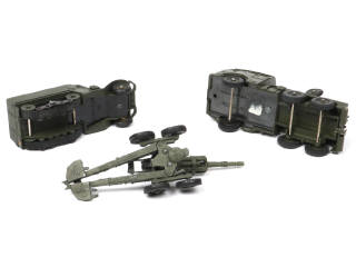 Lot 318 - DINKY TOYS (FRANCE) (3)