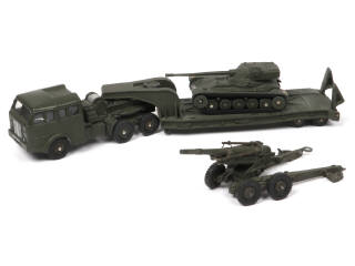 Lot 314 - DINKY TOYS (FRANCE) (3)
