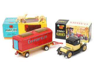 Lot 213 - CORGI TOYS (GB) (2)