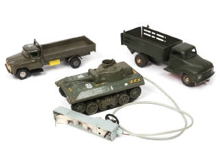 Lot 36 - DIVERS (3)