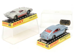 Lot 271 - DINKY TOYS (GB) (2)