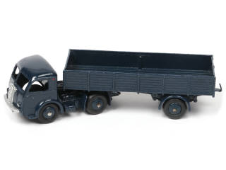 Lot 210 - DINKY TOYS (FRANCE) (4)