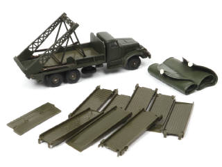 Lot 283 - DINKY TOYS (FRANCE) (1)