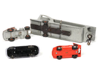 Lot 274 - DINKY TOYS (FRANCE) (3)