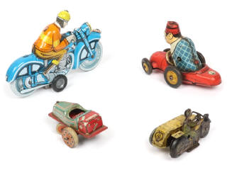 Lot 123 - DIVERS (4)