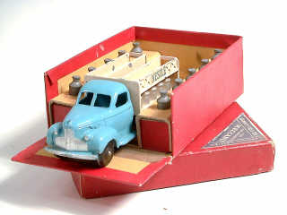 Lot 748 - DINKY TOYS FRANCE (1)