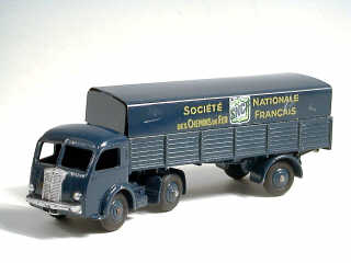 Lot 753 - DINKY TOYS (FRANCE) (1)