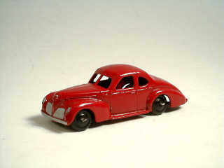 Lot 657 - DINKY TOYS FRANCE (1)