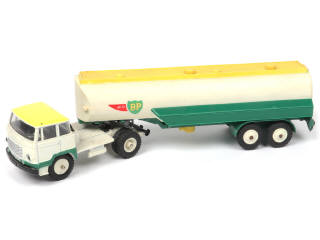 Lot 262 - DINKY TOYS (FRANCE) (1)