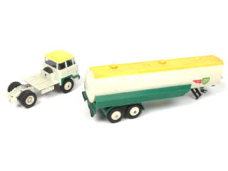 Lot 262 - DINKY TOYS (FRANCE) (1)