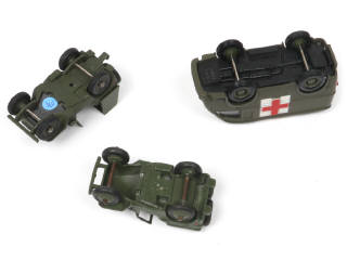 Lot 222 - DINKY TOYS (3)